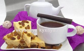 Творожная запеканка с манкой и изюмом в духовке