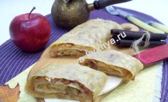 Яблочный штрудель из слоеного теста: пошаговый рецепт с фото