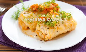 Домашние голубцы с фаршем и рисом в кастрюле
