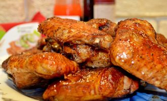 Куриные крылышки в духовке: как приготовить с хрустящей корочкой